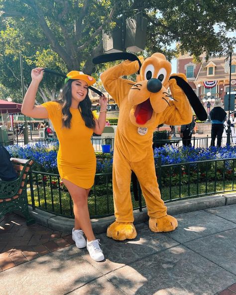 5 Best Pluto Disneybound Outfit Ideas - That Disney Fam Pluto Disneybound, Pluto Outfit, Diy Disney Outfits, Pluto Aesthetic, Pluto Costume, Disney Bounding Outfits, Disney Outfit Inspiration, Goofy Outfits, Outfits Disneyland