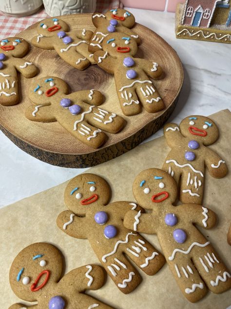 Shrek: Gingy The Gingerbread Man Recipe - Sab's Bakes Shrek Gingy, Gingerbread Man Shrek, Shrek Cake, Gingerbread Man Recipe, Gingerbread Dough, The Gingerbread Man, Meringue Powder, Man Cookies, Blue Food Coloring