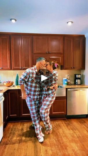 Kizomba Dance Couple, Dancing In The Kitchen Couples, Bachata Dance Couple, Bachata Dance Video, Bachata Outfit, Couples Dancing, Couple Dance Videos, Dance Couple, Couple Dance