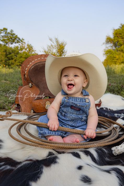 How The West Was One Photoshoot, Rodeo First Birthday Pictures, First Rodeo Pictures, 1st Rodeo Birthday Photoshoot, First Rodeo Birthday Photoshoot, My First Rodeo Birthday Boy Photoshoot, My First Rodeo Pictures, Cowgirl First Birthday Pictures, Western Milestone Pictures