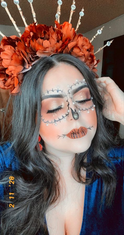 Easy Diy Day Of The Dead Makeup, Basic Day Of The Dead Makeup, Day If The Dead Makeup Easy, Day Of The Dead Makeup Easy Simple, Easy Day Of The Dead Outfit, Dead Of The Dead Makeup, Halloween Ordurves, Day Of The Dead Makeup Simple, Day Of The Dead Headpiece Diy