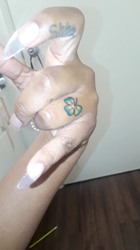 Clover Finger Tattoo, Clover Tattoo, Finger Tats, Clover Tattoos, Finger Tattoo, Finger Tattoos, Clover Leaf, Top Tier, I Tattoo