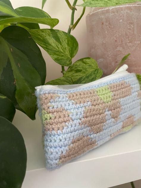 Crochet Pencil Case Pattern, Crochet A Pencil Case, Crochet For Students, Crochet Pencil Case Aesthetic, Crochet Pencil Case No Zipper, Crochet Pencil Case Free Pattern, Knitted Pencil Case, Bubble Crochet Stitch, Pencil Case Diy Tutorial