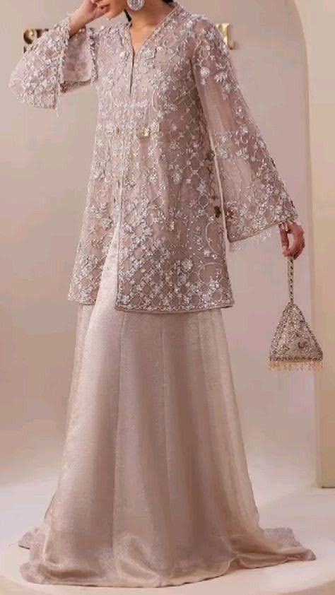 Eid Dress Designs Ideas, Simple Eid Outfits, Eid Dress Ideas, Eid Outfits Ideas, Mehendi Dresses, Party Wear Outfits, Aesthetic Festival, Eid Outfit Ideas, Eid Fashion