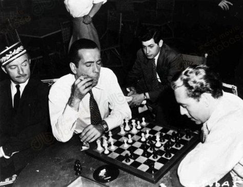 Chess game on the set of Casablanca Casablanca 1942, Bogie And Bacall, Bogart And Bacall, Claude Rains, Romantic Drama Film, Playing Chess, Ingrid Bergman, Raised Eyebrow, Humphrey Bogart