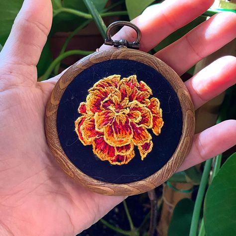 Marigold Flower Embroidery, Marigold Embroidery Patterns, Embroidery Marigold, Embroidered Marigold, Marigold Embroidery, Veil Flowers, Dia De Los Muertos Decorations Ideas, Marigold Flower, Embroidery Fashion