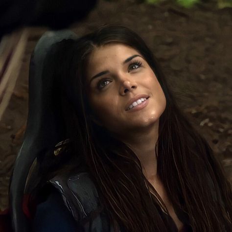 Octavia Blake Icon, The 100 Characters, Octavia Blake, Modern Feminism, The 100 Cast, Marie Avgeropoulos, Game Of Survival, Dystopian Books, The 100 Show