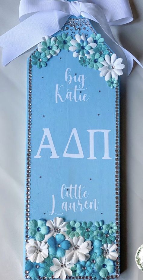 Blue Paddle Sorority, Blue Sorority Paddle, Sorority Paddles Ideas Unique, Aoii Paddle, Sorority Paddles Ideas, Paddle Sorority Big, Phi Mu Crafts, Paddle Sorority, Red River Rivalry