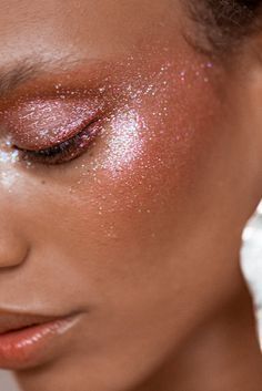 Shine on! Peach Makeup Look, Fire Makeup, Rihanna Makeup, Purple Makeup Looks, Vintage Makeup Looks, Halloween Make-up Looks, Dark Makeup Looks, Gold Makeup Looks, Blue Makeup Looks