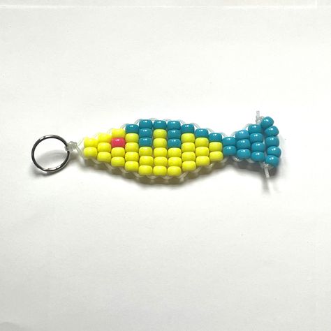 Small Bead Animals, Fish Pony Bead Pattern, Pony Bead Fish Pattern, Small Pony Bead Patterns, Fish Bead Pattern, Pony Bead Fish, Animal Bead Keychain Patterns, Beaded Fish Pattern, Pony Bead Keychain Patterns