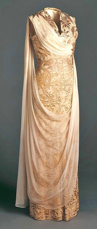 Silk brocade and chiffon dress, 1958 by Irene Lentz-Gibbons, American designer Look Retro, Fashion 1950s, فستان سهرة, Vintage Gowns, Vintage Couture, Silk Brocade, Old Fashion, Historical Dresses, Moda Vintage