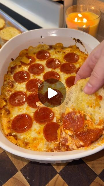 Pizza Dip Recipes, Pizza Dip, Superbowl Snacks, Dee Dee, Spaghetti Sauce, Appetizer Dips, Dip Recipes, Party Snacks, Greek Yogurt