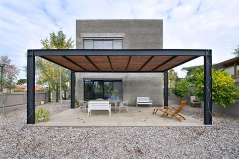 The Kibuts House by Sharon Neuman Architects | HomeDSGN Ombra Pergola, Modern Pergola Designs, Pergola Roof, Small Pergola, Pergola Diy, Pergola Carport, Pergola Swing, Carport Designs, Building A Pergola