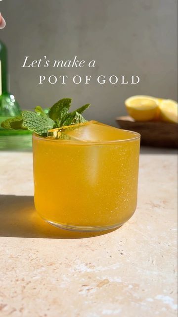 Drinks with Join Jules on Instagram: "On todays cocktail menu to celebrate St. Patrick’s Day this Friday is what I’m calling your Pot o’ Gold We are taking the classic gold rush cocktail and using Irish whiskey and gold edible glitter to make this the easiest & tastiest st Patrick’s day cocktail yet! Here’s how to make it at home: 2 oz Irish whiskey 1 oz fresh lemon juice 1/2 oz honey syrup (or 3/4 oz if you like the sweeter side) 1-2 tsp gold edible glitter Ice Garnish: fresh mint Add all in Pot Of Gold Drink St Patrick, St Patrick Day Alcohol Drinks Cocktail Recipes, St Pattys Cocktail, St Patricks Day Cocktails Whiskey, St Patrick Day Cocktails, St Pattys Day Cocktail, Pot Of Gold Cocktail, Saint Patrick’s Day Cocktails, St Patrick’s Cocktails