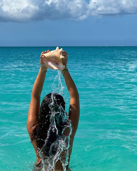 Beach Girl Aesthetic, Ocean Girl, Shotting Photo, Ocean Vibes, Summer Goals, Island Vibes, Island Girl, Summer Feeling, Summer Dream