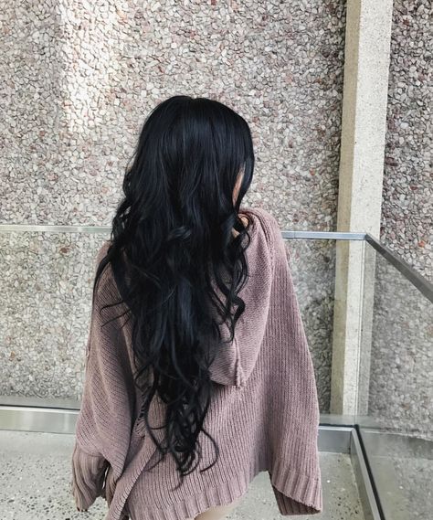 Pinterest: @claudiagabg Indian Hair Accessories, Wavy Extensions, Brunette Girls, Jet Black Hair, Long Dark Hair, Long Black Hair, Grunge Hair, Indian Hairstyles, Remy Hair