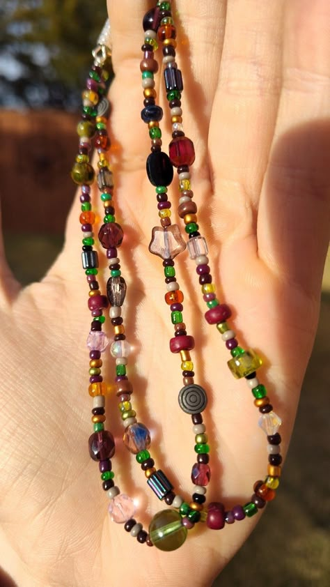 Self Made Jewelry Beads, Necklaces Ideas Beads, Homemade Jewelry Ideas Beads, Cool Handmade Jewelry, Cool Beaded Jewelry, Jewlerie Aesthetic Diy, Homemade Necklace Ideas, Hippie Jewelry Aesthetic, Beads Photography