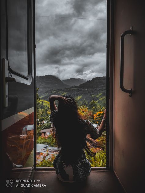 Train Pose Ideas, Train Track Poses, Train Pose, Ooty Trip, Train Line, Dark Art Photography, Best Poses For Photography, Instagram Creative Ideas, Travel Pictures Poses