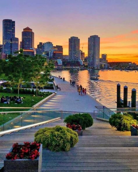 Boston Massachusetts Travel, Massachusetts Aesthetic, Boston Pictures, Boston Aesthetic, Places In Boston, Boston Vacation, San Myshuno, Massachusetts Travel, Boston Skyline