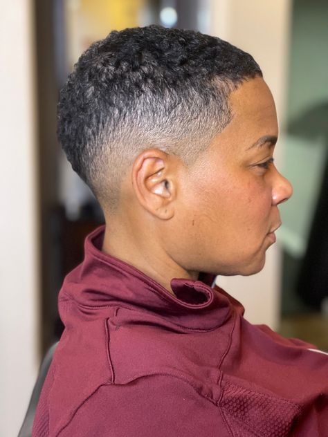 Mohawk Fade Woman, Low Fade Women Haircut, Curly Fade Women, Baldie Haircut, Taper Fade Haircut Women, Women Tapered Haircut, Low Haircut For Black Women, Bald Baddie, Black Hair Haircuts