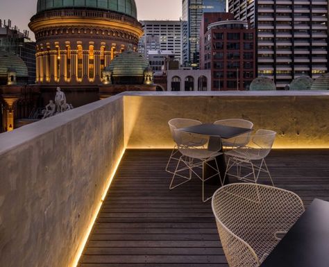 35 Brilliant Rooftop Deck Ideas To Inspire You Rooftop Lighting, Office Lighting Design, Balcony Lighting, Rooftop Terrace Design, Rooftop Design, Grand Place, Pergola Design, Rooftop Patio, Rooftop Deck