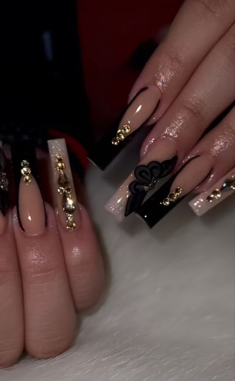 Black Gold Nails Acrylic, Nails Quinceanera, Gold Nails Acrylic, Nails Long Acrylic, Black Prom Nails, Sweet 16 Nails, Quince Nails, Black Gold Nails, Quinceanera Nails