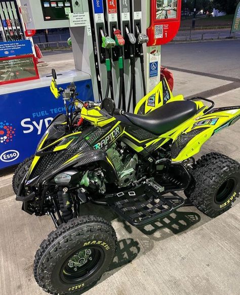 Motorcycle 4 Wheeler, Racing Four Wheelers, Quad Bike Aesthetic, Atv Four Wheelers, Yamaha Dirt Bikes, Atv Motocross, Face Gear, Quad Bikes, Sport Atv