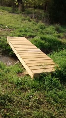 Bridge Building 101 - Triangle Land Conservancy Diy Bridge Over Creek, Garden Bridge Ideas, Pallet Bridge, Yard Bridge, Garden Bridge Design, Backyard Bridges, Outdoor Bridges, Bridge Ideas, Pond Bridge