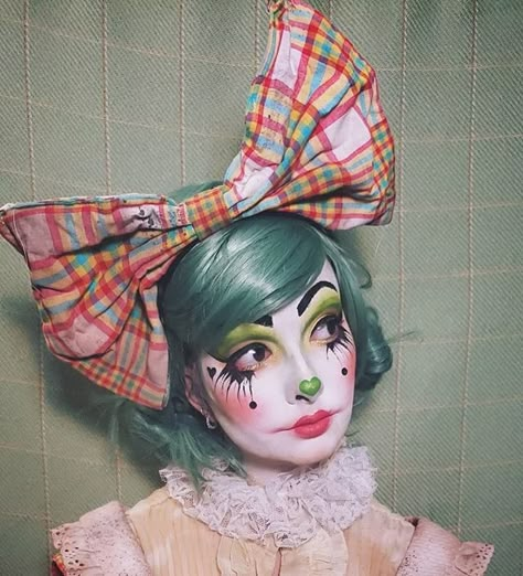 Female Clown Aesthetic, Clowncore Makeup, Fashion Clown, Cute Clown Makeup, Clown Aesthetic, Clown Core, Dark Circus, Female Clown, Vintage Clown