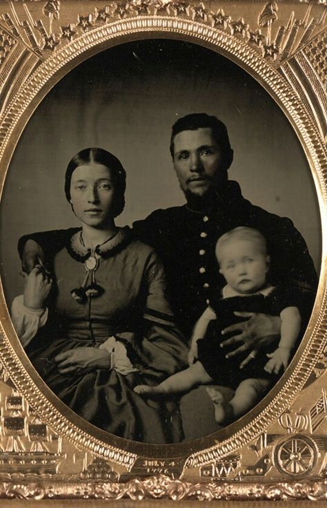 Federal family Close Family, Portrait Vintage, Victorian Photos, Old Photography, Vintage Portraits, White Photo, Beautiful Family, Vintage Pictures, Vintage Photographs