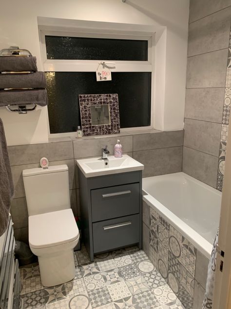 B&q Bathroom Ideas, B And Q Bathroom, B&q Bathroom, Bathroom Designs With Bathtub, Claw Foot Tub Bathroom, Small Family Bathroom, Small Bathroom Designs With Bathtub, Small Bathroom Remodel With Tub, Colour Bathroom