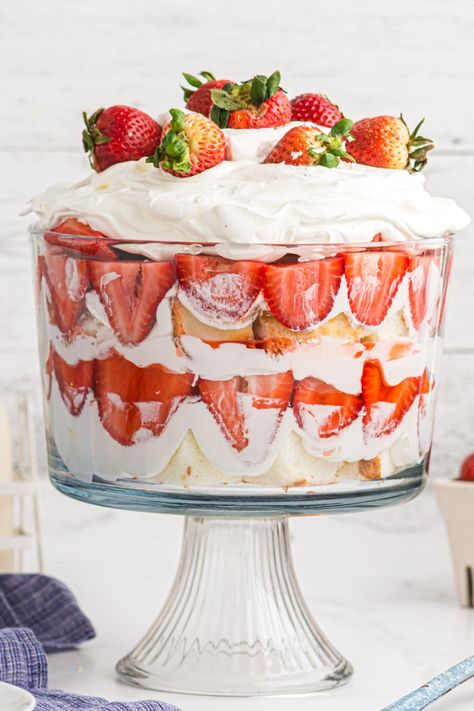 Strawberry Shortcake Trifle - Quick and Easy Layered Dessert for Summer Gatherings. Mixed Berry Trifle, Trifle Bowl Recipes, Strawberry Shortcake Trifle, Trifle Dessert Recipes, Fruit Trifle, Homemade Whipped Cream Recipe, Strawberry Trifle, Berry Trifle, English Flag