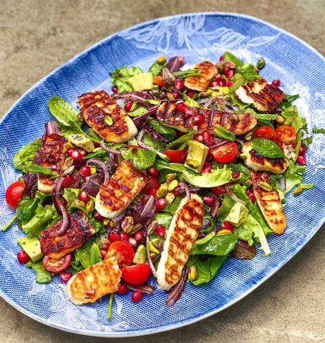 Halloumi Salad Recipes, Salad With Mint, Grilled Salad, Halloumi Salad, Grilled Halloumi, Pomegranate Salad, Sauce Hollandaise, Healthy Salad Recipes, Iftar