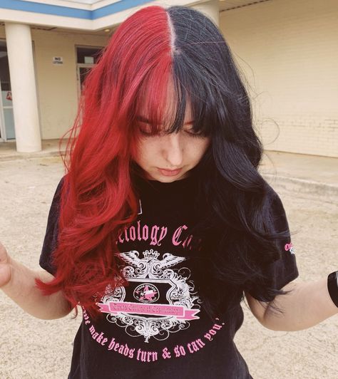 Half Hair Color, Half And Half Hair Color, Half Colored Hair, Pelo Color Vino, Half And Half Hair, Black Red Hair, Split Dyed Hair, Dyed Red Hair, Dyed Hair Inspiration