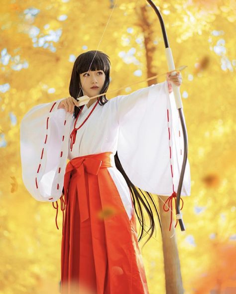 Kikyo Cosplay, Archery Poses, Cosplay Tumblr, Inuyasha Cosplay, Asian Film, Anime Nerd, Cool Poses, Asian Outfits