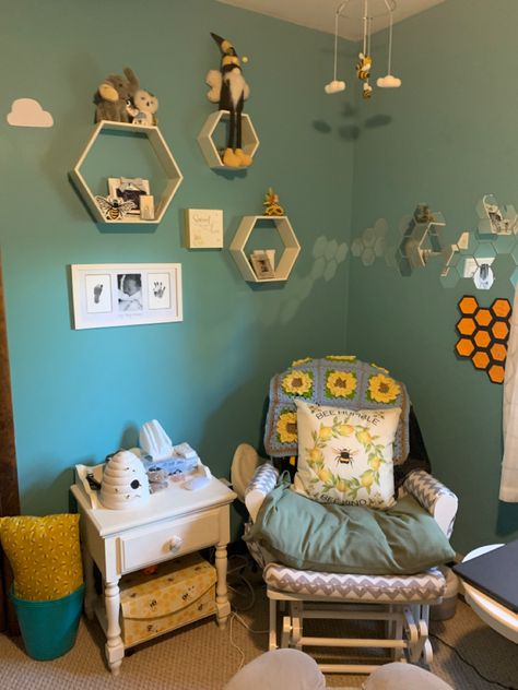 Baby boy bee nursery Bumble Bee Nursery Ideas, Bee Themed Room, Bee Themed Nursery, Bumble Bee Nursery, Boy Nurseries, Bee Nursery, Bear Nursery, Baby Bee