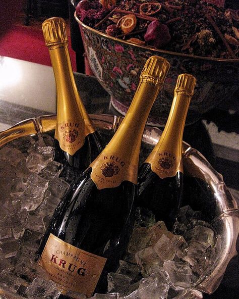 PARTY // It's Saturday and it's party time!!!    #krug #chanpagne #party #sartorial #gentleman #style #imageconsultant #stylist #gentlemen #gentlemanslifestyle #italy #italiangentleman #italianstyle #luxury #luxurylife #luxurytoys #luxurylifestyle #petermazzei #attire #dapper #dapperedman #dapperstyle #manhattan #nyc #bespoke #luxurywatch #car #sportscar #supercar #vintagecar Cherry Sangria, Gold Champagne Bottle, Krug Champagne, Expensive Champagne, Luxury Safe, Elegant Lifestyle, Happy Hour Cocktails, Champagne Party, Chocolate Shake