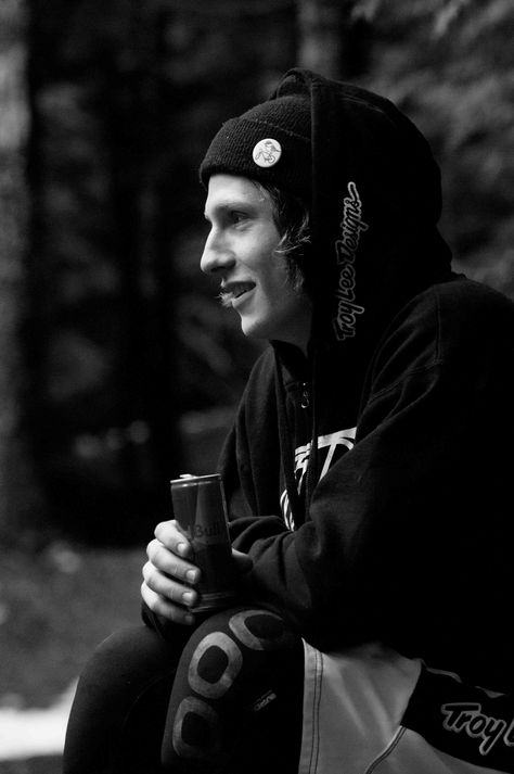 Brandon Semenuk <3 Free rider Brandon Semenuk, Dirt Bike Track, Sports Portraits, Sport Portraits, What Is An Artist, Who I Want To Be, Action Sports, Boys Boys Boys, Cycling Bikes