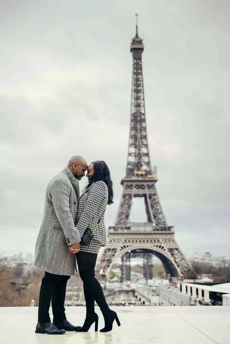 Paris Black Couple Pictures, Paris Couple Outfit Ideas, Winter Paris Engagement Photos, Effile Tower Couple Pictures, Eiffel Tower Photo Ideas Couple, Paris Couple Poses, Eiffel Tower Couple Poses, Paris Anniversary Shoot, Paris Winter Couple Photoshoot