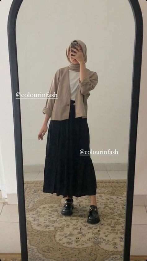 #ootdhijab #hijabkekinian #hijabpopuler #dress #hijabindo #hijabgemoy #hijabunyu #ootdspecta #tutorialpashima #hijabcantik #ootdcantik #kulot #jeans #denim #blouse #tunik #pants #ootd #outfit #skirt #gamis Style Hijab Casual, Rok Outfit, Hijab Look, Street Hijab Fashion, Modern Hijab Fashion, Muslim Outfits Casual, Muslim Fashion Hijab Outfits, Hijabi Fashion Casual, Korean Casual Outfits