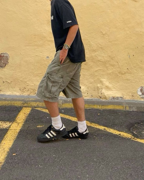 Black Shorts Outfit Men, Short Jeans Outfit, Sambas Fit, Shorts Outfit Men, Todd Anderson, Summer Jorts, Black Shorts Outfit, Calm Fits, Inspo Fits