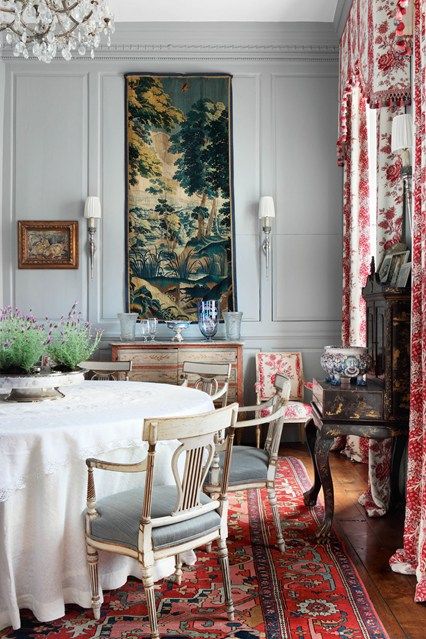 'It is hard to write about a house that is so appealing - you can pile on the superlatives but they lose impact with repetition,' says Caroline Clifton-Mogg of this magnificent Georgian house in Ludlow, captured in all its glory on pages 108-113. Country Dining Rooms, White Dining Chairs, Elegant Dining Room, Georgian Homes, Large Dining Room, Table Chairs, Design Del Prodotto, Traditional Interior, Elegant Dining