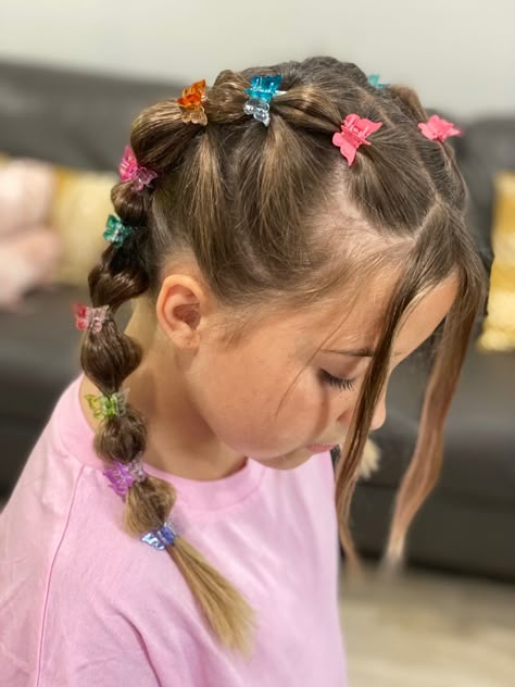 Cute Hairstyles To Do With Butterfly Clips, Bubble Braid With Clips, Short Hair With Butterfly Clips, Spring Picture Hairstyles For Kids, Cute Hairstyles With Butterfly Clips, Butterfly Clips Hairstyles Kids, Cute Hairstyles For Kids With Short Hair, Quick Girls Hairstyles Kids, Kindergarten Hairstyles Girl