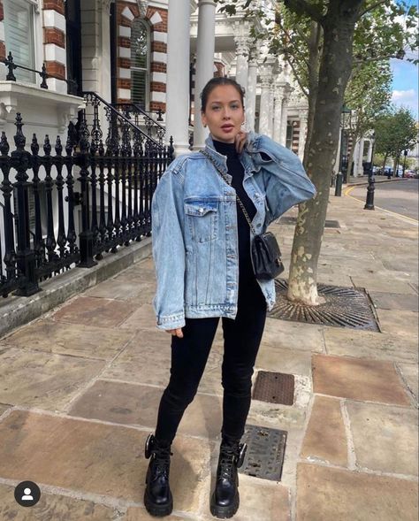 Oversized Denim Jacket Outfit Winter, Naomi Genes, Oversized Denim Jacket Outfit, Outfit Botas, Jacket Outfit Women, Denim Jacket Outfit, Breaking In, New Boots, Outfit Jeans