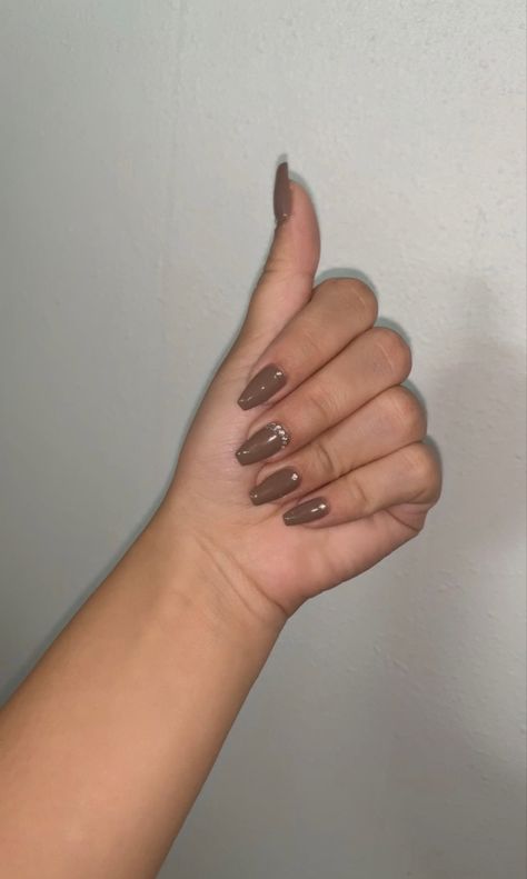 brown nails, rhinestone designs, gel nails Brown Nails With Diamonds, Brown Nails With Rhinestones, Brown Nails With Gems, Brown Acrylic Nails, Nail Colours, Diamond Nails, Brown Nails, Rhinestone Designs, Nails Inspo