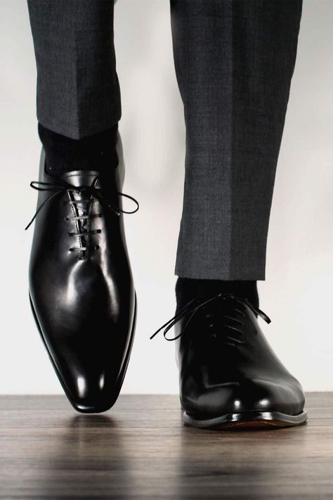 Black Tie Outfits, Mens Black Dress Shoes, Flexible Shoes, Gentleman Shoes, Oxford Brogues, Wood Shoes, Minimalist Shoes, Black Dress Shoes, Cream Shoes