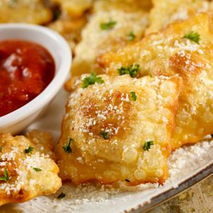 Baked Cheese Ravioli, Western Party Foods, Crowd Pleaser Appetizers, Holiday Apps, Party Food Menu, Cheap Desserts, Baked Coconut Shrimp, No Bake Summer Desserts, Easter Food Appetizers