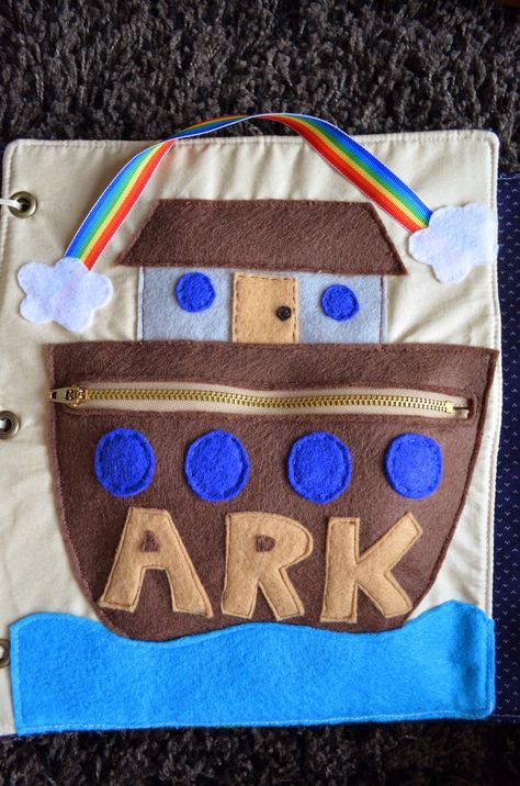 i K.A.N. craft: Quiet Book Page 13: Noah's Ark - With A Free Pattern!! Christian Quiet Book, Quiet Books For Toddlers, Bible Quiet Book, Fair Crafts, Diy Busy Books, N Craft, Quiet Book Templates, Quilt Book, Quiet Toys