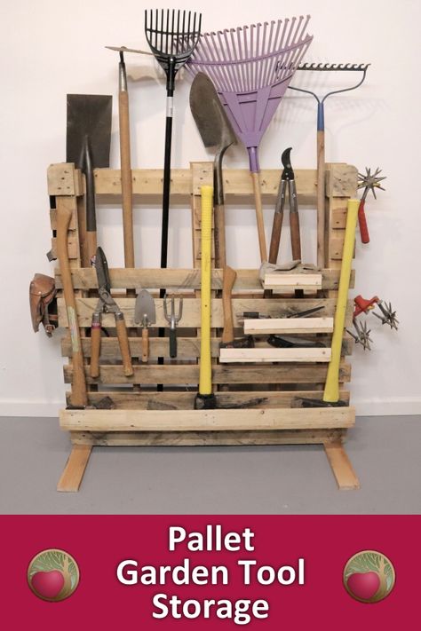 Garden Tool Holder Ideas, Garden Hand Tool Storage Ideas, Pallet Yard Tool Organizer, Pallet Garage Ideas, Long Handled Tool Storage, Pallet Garden Tool Storage, Garden Tool Pallet Storage, Pallet Tool Holder, Free Standing Garden Tool Storage