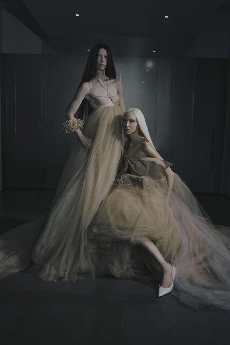 Wedding Dress Runway, Haute Wedding, Tulle Slip Dress, Pleated Tulle Skirt, Vera Wang Bridal, Empire Waist Gown, Best Gowns, Wedding Dresses Vera Wang, Ball Skirt